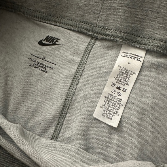 Grey Nike Women’s Plus Leggings - Picture 3 of 3